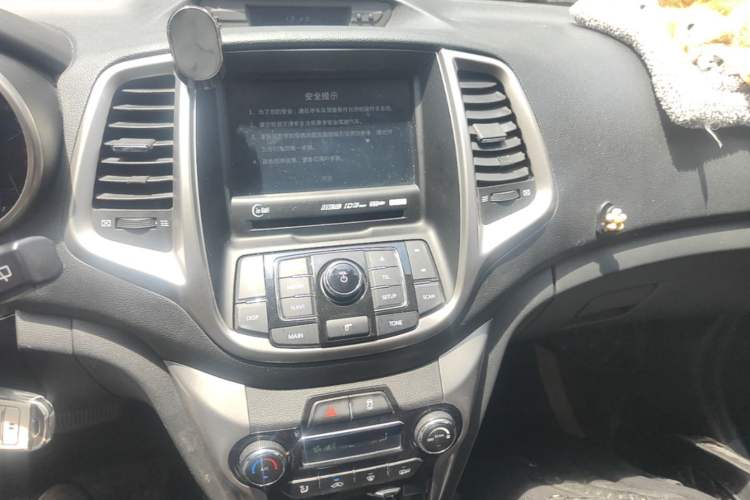 Used CHANGAN Eado 2015 1.6L Automatic Junku Model China IV Standard Audio And AC Panel