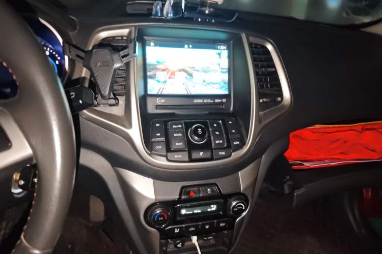 Used CHANGAN Eado 2015 1.6L Manual ZhiKu Model China IV Standard Audio And AC Panel