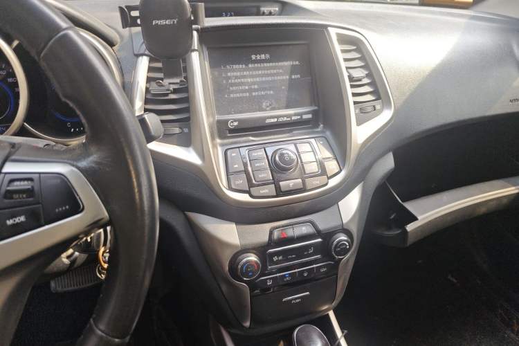 Used CHANGAN Eado 2015 1.6L Automatic Junku Model China V Standard Audio And AC Panel