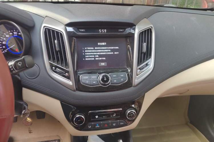 Used CHANGAN Eado 2015 1.6L Manual Elite Model China IV Standard Audio And AC Panel