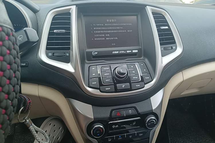 Used CHANGAN Eado 2015 1.6L Manual Luxury Model China V Standard Audio And AC Panel