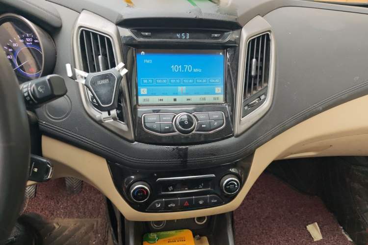Used CHANGAN Eado 2015 1.6L Manual Luxury Model China IV Standard Audio And AC Panel