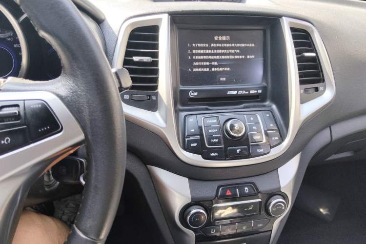 Used CHANGAN Eado 2015 1.6L Manual Elite Model China IV Standard Audio And AC Panel