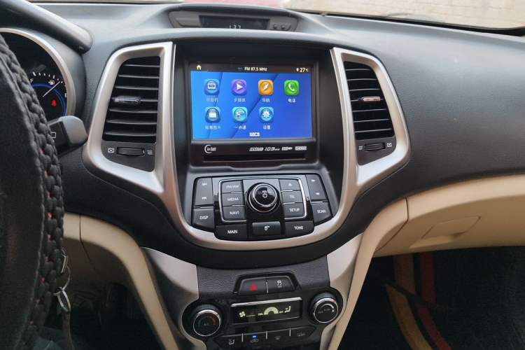 Used CHANGAN Eado 2015 1.6L Manual Luxury Model China V Standard Audio And AC Panel