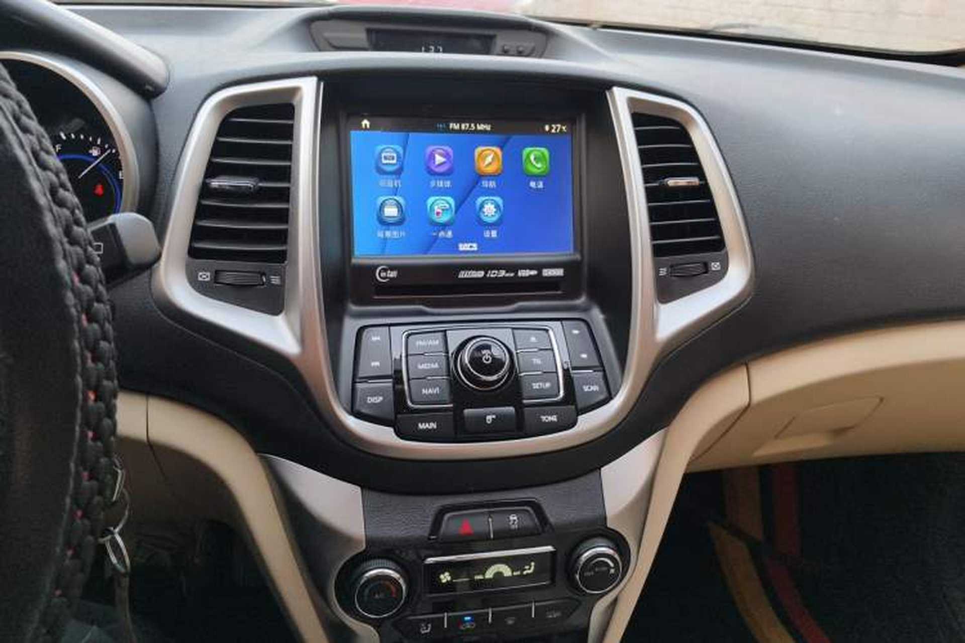 Used CHANGAN Eado 2015 1.6L Manual Luxury Model China V Standard Audio And AC Panel