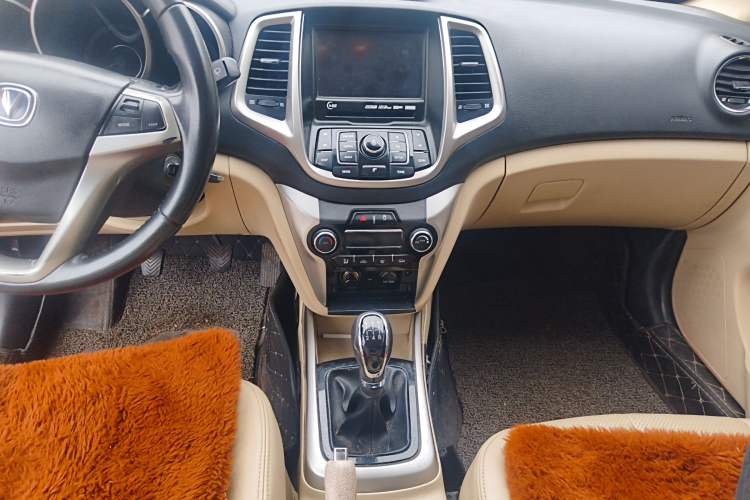 Used CHANGAN Eado 2015 1.6L Manual Luxury Model China V Standard Audio And AC Panel