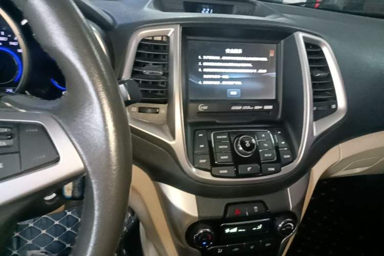 Used CHANGAN Eado 2015 1.6L Manual Luxury Model China V Standard Audio And AC Panel
