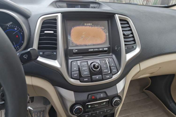 Used CHANGAN Eado 2015 1.6L Manual Luxury Model China IV Standard Audio And AC Panel