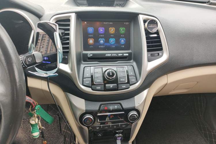 Used CHANGAN Eado 2015 1.6L Manual Luxury Model China V Standard Audio And AC Panel