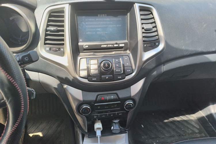 Used CHANGAN Eado 2015 1.6L Manual Junku Model China IV Standard Audio And AC Panel