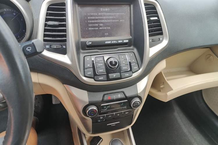 Used CHANGAN Eado 2015 1.6L Automatic Luxury Model Audio And AC Panel