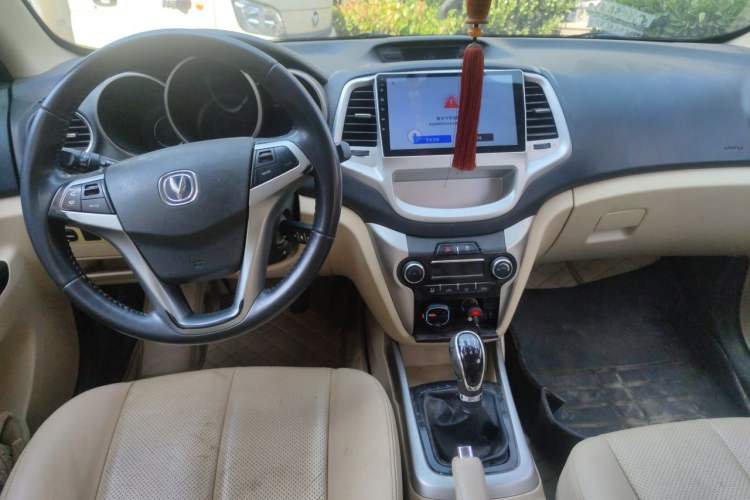 Used CHANGAN Eado 2015 1.6L Manual Luxury Model China V Standard Center Console