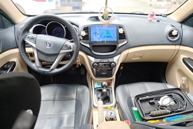 Used CHANGAN Eado 2015 1.6L Manual Luxury Model China V Standard Center Console
