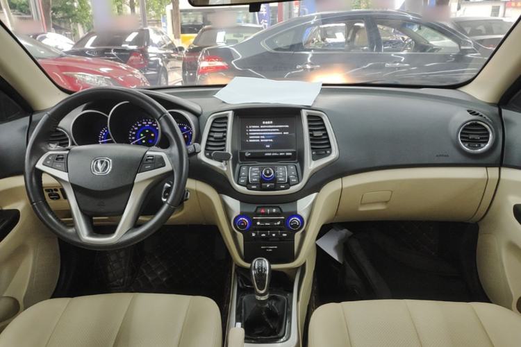 Used CHANGAN Eado 2015 1.6L Manual Luxury Model China V Standard Center Console