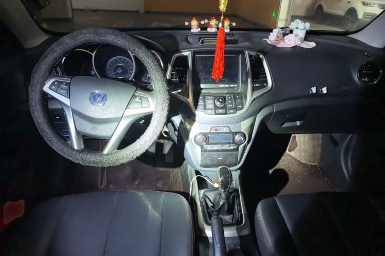 Used CHANGAN Eado 2015 1.6L Manual Luxury Model China IV Standard Center Console