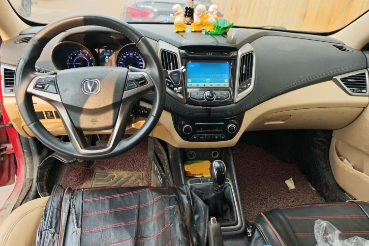 Used CHANGAN Eado 2015 1.6L Manual Luxury Model China IV Standard Center Console