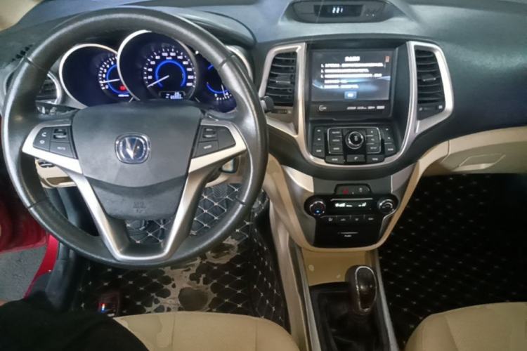 Used CHANGAN Eado 2015 1.6L Manual Luxury Model China V Standard Center Console