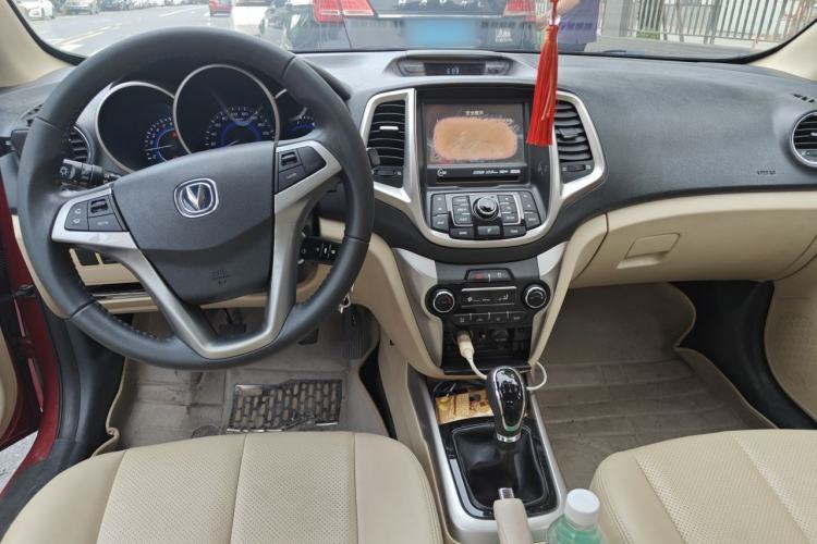 Used CHANGAN Eado 2015 1.6L Manual Luxury Model China IV Standard Center Console