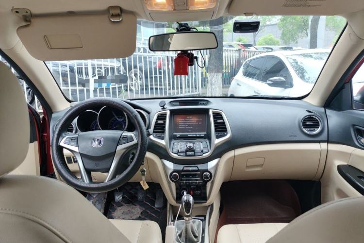 Used CHANGAN Eado 2015 1.6L Manual Luxury Model China V Standard Center Console