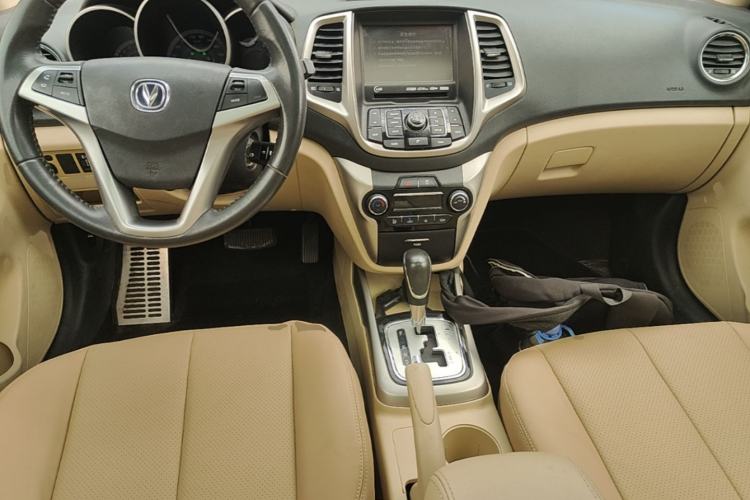 Used CHANGAN Eado 2015 1.6L Automatic Luxury Model Center Console