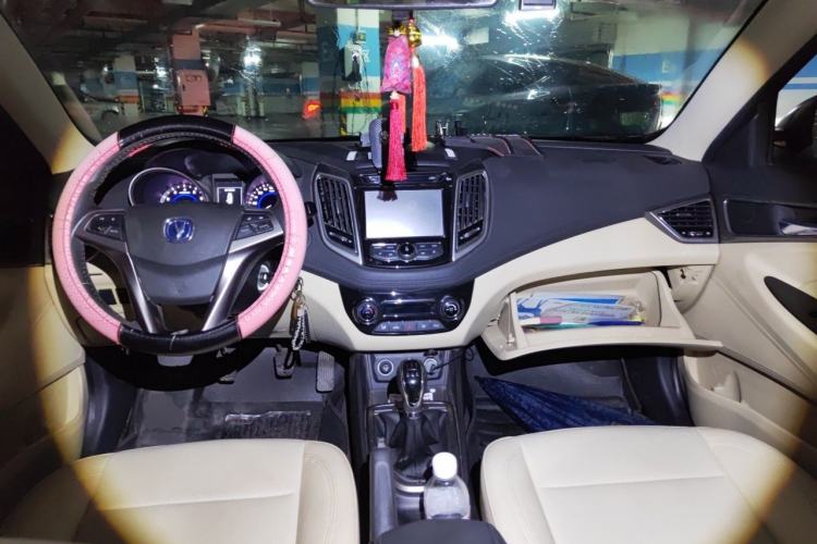 Used CHANGAN Eado 2015 1.6L Manual Luxury Model China IV Standard Center Console