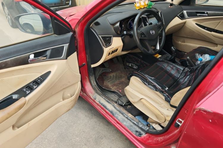 Used CHANGAN Eado 2015 1.6L Manual Luxury Model China IV Standard Driver Seat