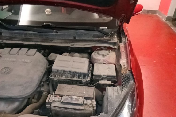 Used CHANGAN Eado 2015 1.6L Manual Junku Model China IV Standard Engine Bay Left