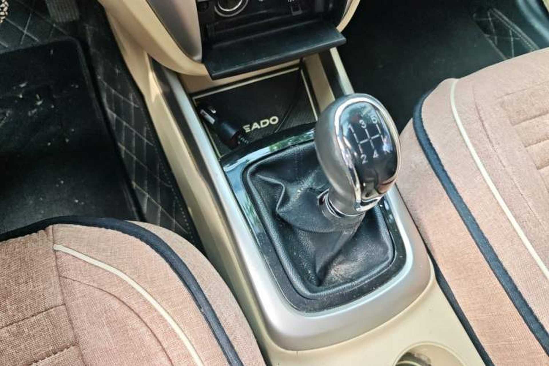 Used CHANGAN Eado 2015 1.6L Manual Luxury Model China V Standard Gear Lever