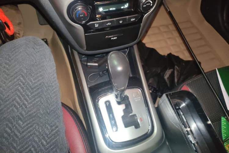 Used CHANGAN Eado 2015 1.6L Automatic Junku Model China IV Standard Gear Lever
