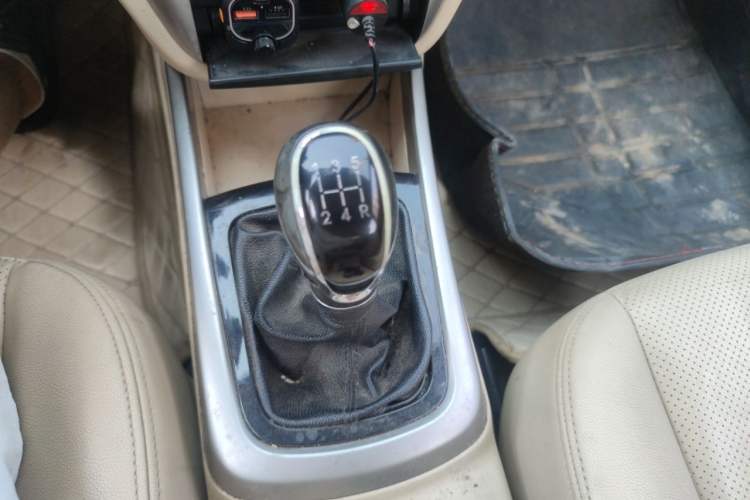 Used CHANGAN Eado 2015 1.6L Manual Luxury Model China V Standard Gear Lever