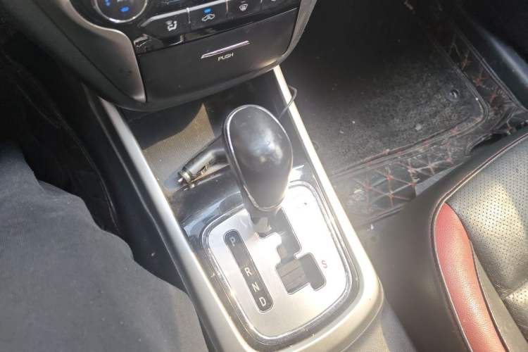 Used CHANGAN Eado 2015 1.6L Automatic Junku Model China V Standard Gear Lever