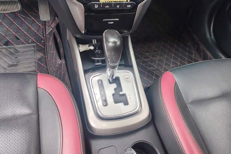 Used CHANGAN Eado 2015 1.6L Automatic Junku Model China IV Standard Gear Lever