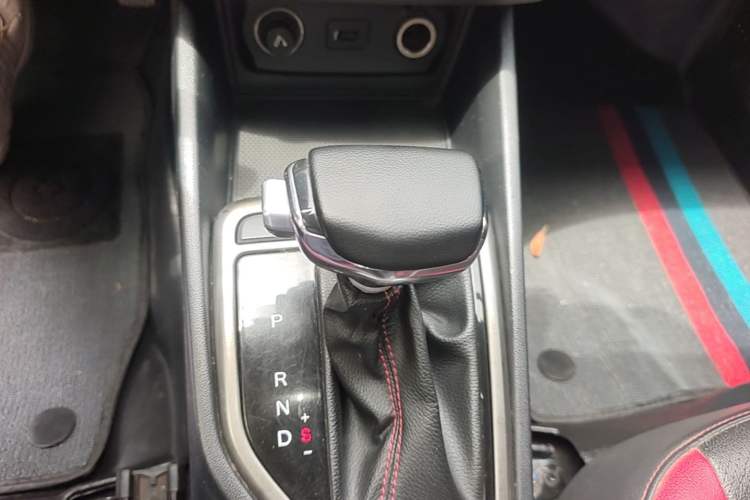 Used CHANGAN Eado 2015 1.6L Automatic Junku Model China IV Standard Gear Lever