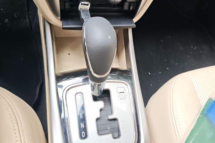 Used CHANGAN Eado 2015 1.6L Automatic Luxury Model Gear Lever