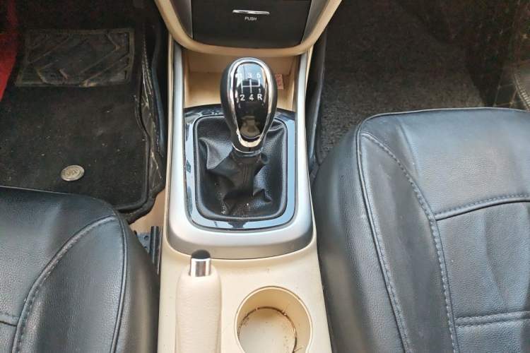 Used CHANGAN Eado 2015 1.6L Manual Flagship Model Gear Lever