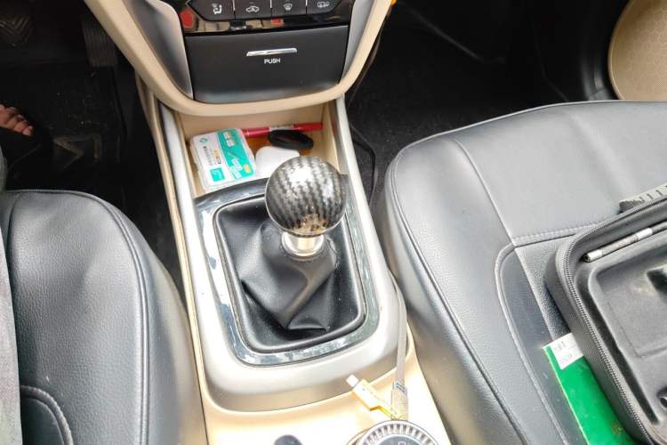 Used CHANGAN Eado 2015 1.6L Manual Luxury Model China V Standard Gear Lever