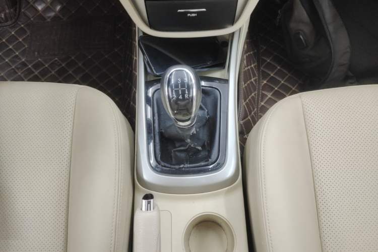 Used CHANGAN Eado 2015 1.6L Manual Luxury Model China V Standard Gear Lever