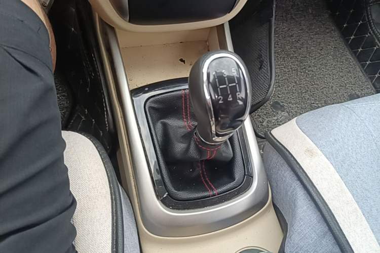 Used CHANGAN Eado 2015 1.6L Manual Luxury Model China V Standard Gear Lever