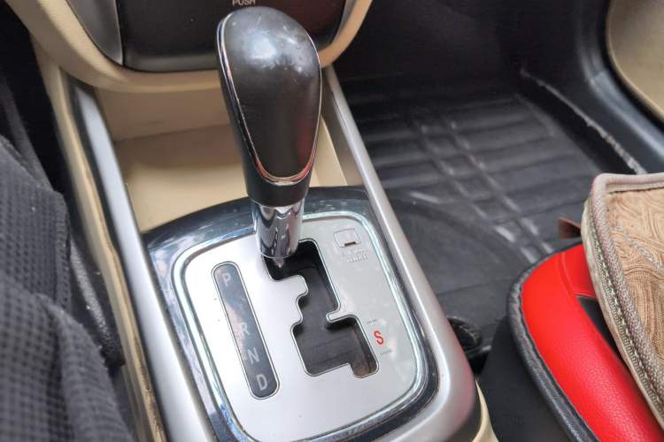 Used CHANGAN Eado 2015 1.6L Automatic Luxury Model Gear Lever