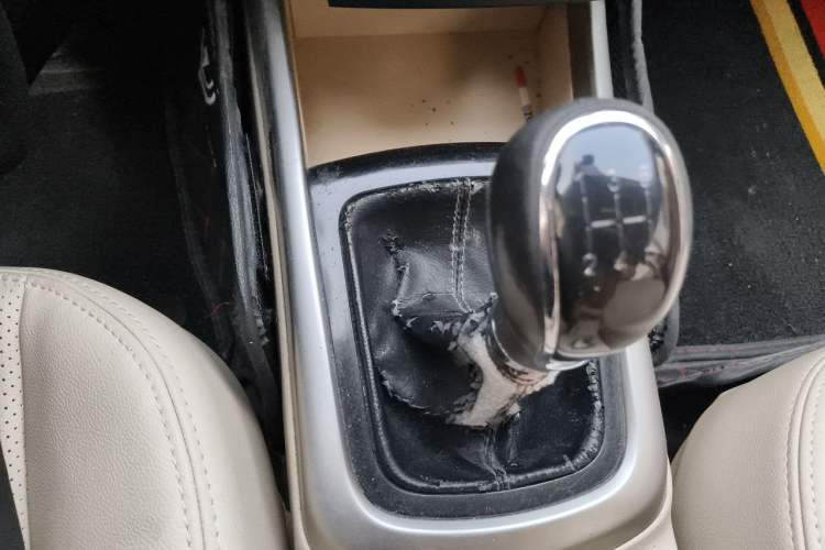 Used CHANGAN Eado 2015 1.6L Manual Luxury Model China V Standard Gear Lever