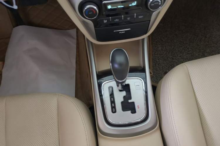 Used CHANGAN Eado 2015 1.6L Automatic Luxury Model Gear Lever