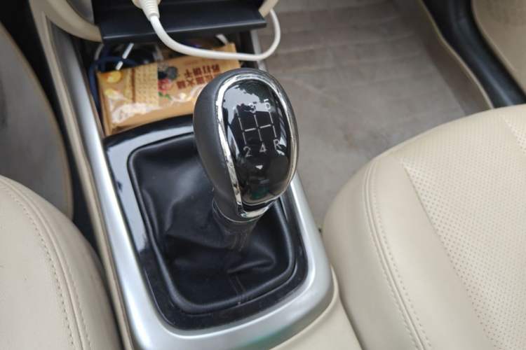 Used CHANGAN Eado 2015 1.6L Manual Luxury Model China IV Standard Gear Lever
