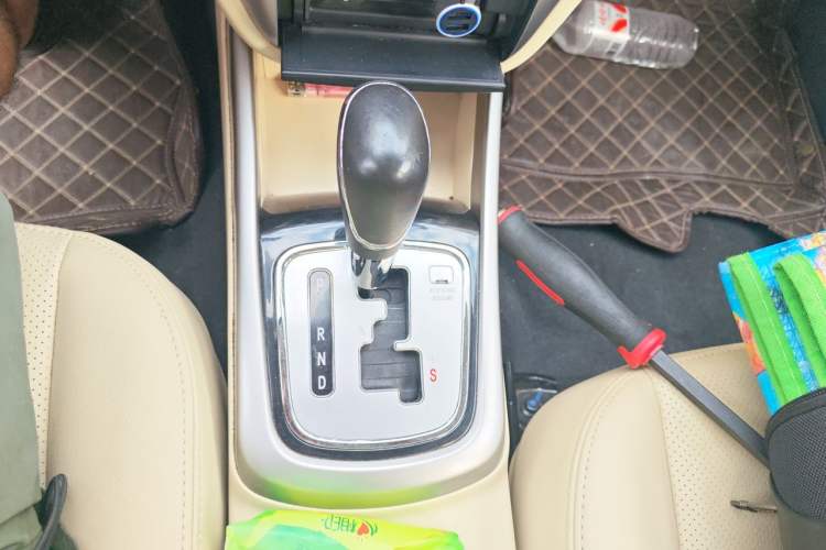 Used CHANGAN Eado 2015 1.6L Automatic Luxury Model Gear Lever