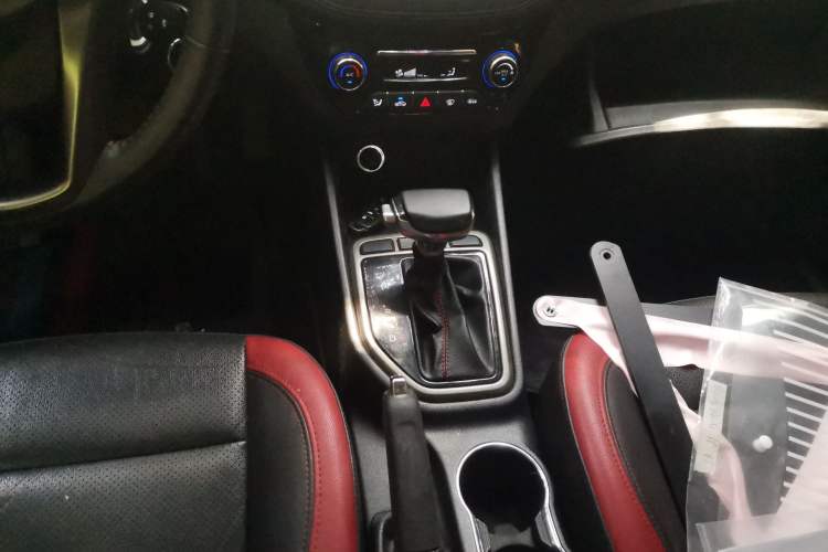 Used CHANGAN Eado 2015 1.6L Automatic Junku Model China IV Standard Gear Lever