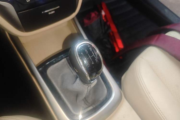 Used CHANGAN Eado 2015 1.6L Manual Flagship Model Gear Lever