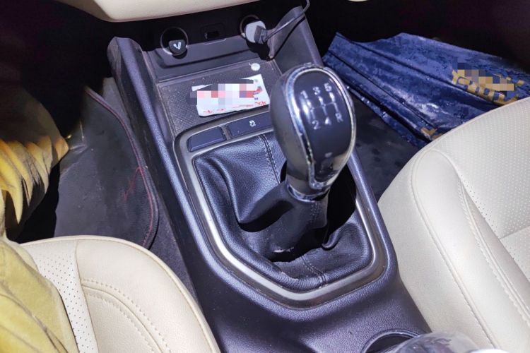 Used CHANGAN Eado 2015 1.6L Manual Luxury Model China IV Standard Gear Lever
