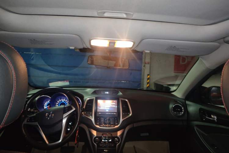 Used CHANGAN Eado 2015 1.6L Automatic Junku Model China IV Standard Headliner