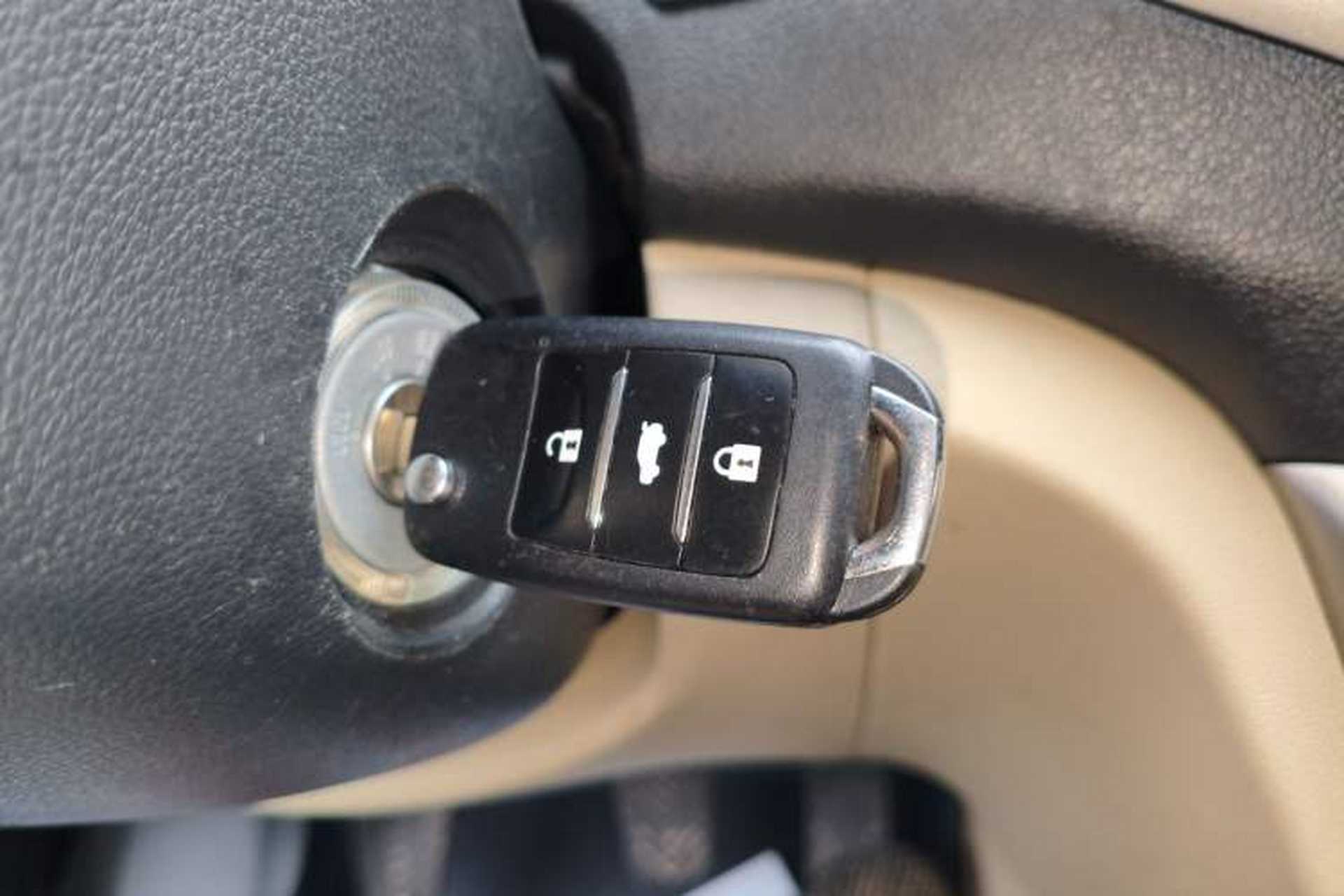 Used CHANGAN Eado 2015 1.6L Manual Luxury Model China V Standard Interior 1