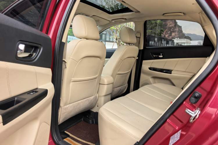 Used CHANGAN Eado 2015 1.6L Manual Luxury Model China V Standard Interior 4