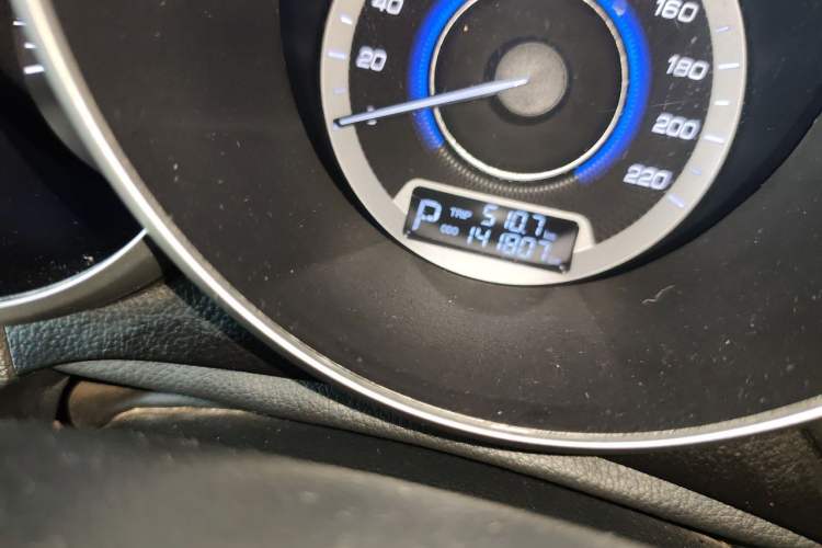 Used CHANGAN Eado 2015 1.6L Automatic Luxury Model Odometer Close Up